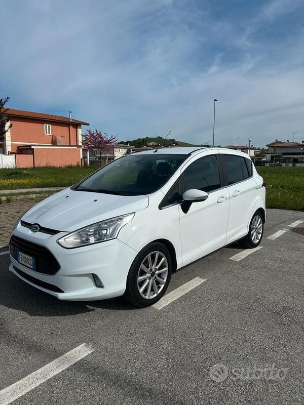Bianco Usata 2016 Ford B-MAX Titanium Monovolume | 6000 € (Buon prezzo) - Immagine 1/4