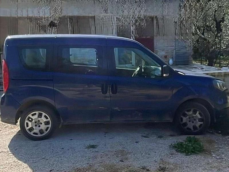 Usata Fiat Doblò Active 90 CV (66 kW) 2019 Blu/azzurro Monovolume