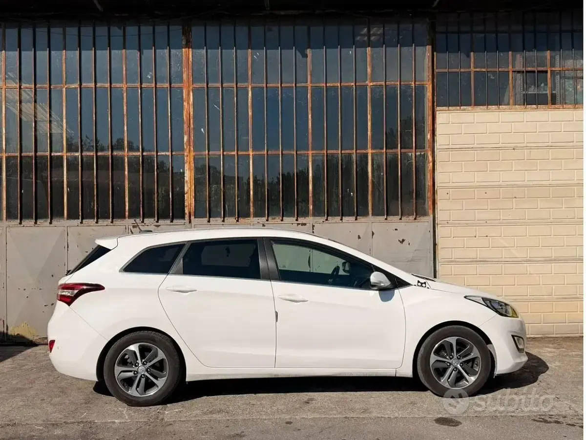 Usata Hyundai i30 GO! 110 CV (80 kW) 2016 Bianco Station wagon