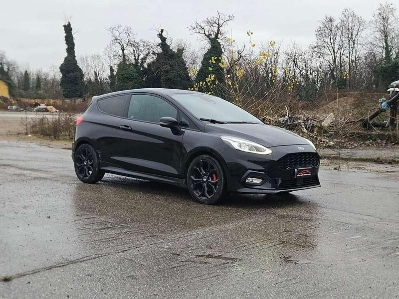 Nero Usata 2018 Ford Fiesta ST-Line Tre volumi | 10.700 € (Buon prezzo) - Immagine 1/4