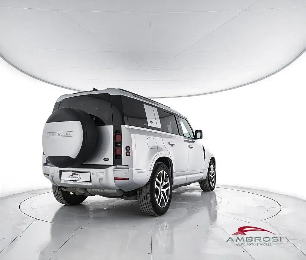 Usata Land Rover Defender SE 250 CV (183 kW) 2023 Grigio SUV
