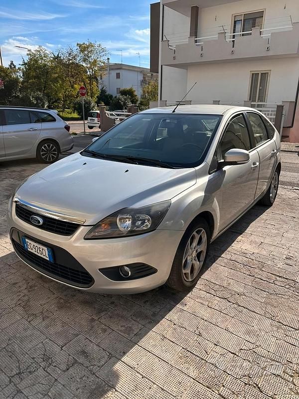 Usata Ford Focus 110 CV (80 kW) 2011 Grigio Berlina