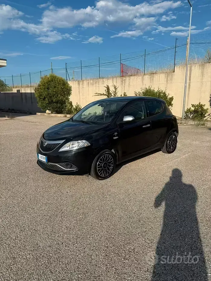Usata Lancia Ypsilon S 95 CV (69 kW) 2017 Nero Utilitaria