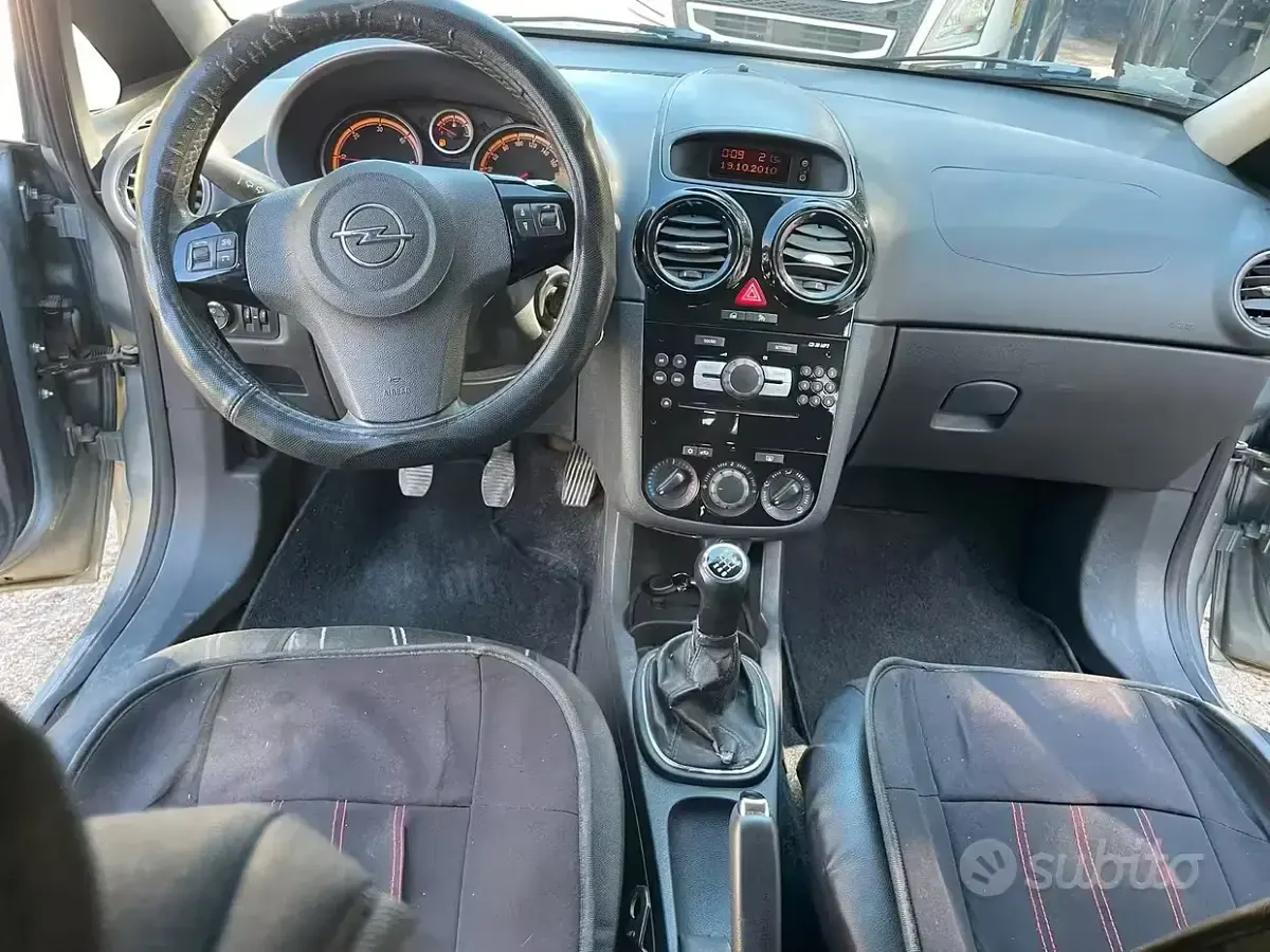 Usata Opel Corsa 95 CV (69 kW) 2010 Utilitaria