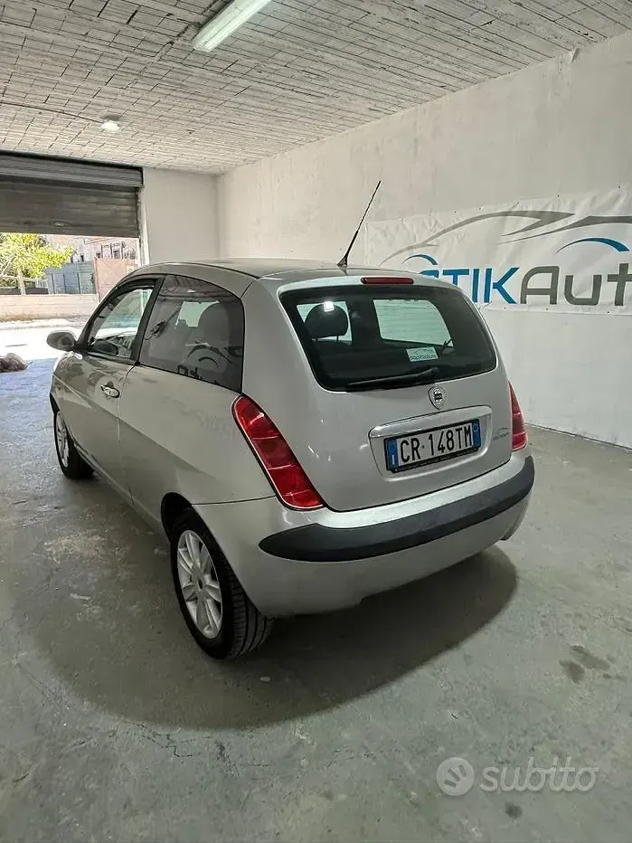 Usata Lancia Ypsilon 69 CV (50 kW) 2005 Grigio Utilitaria