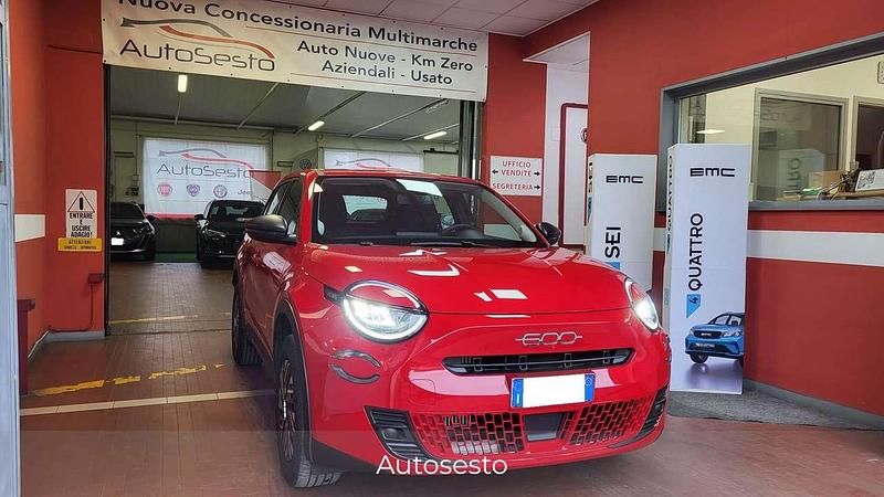 Usata Fiat 600 101 CV (74 kW) 2025 Rosso SUV