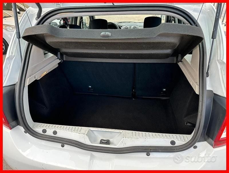 Usata Dacia Sandero Lauréate 75 CV (55 kW) 2013 Bianco Berlina