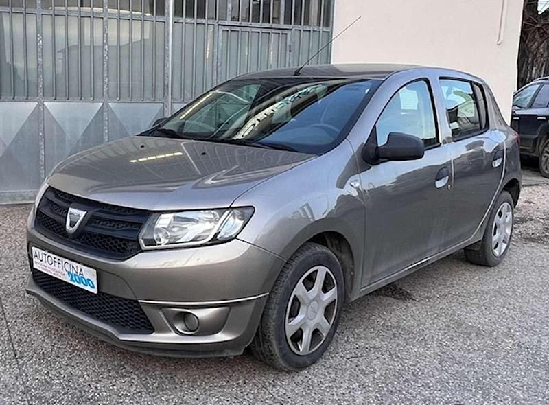 Usata Dacia Sandero Ambiance 75 CV (55 kW) 2013 Argento Berlina