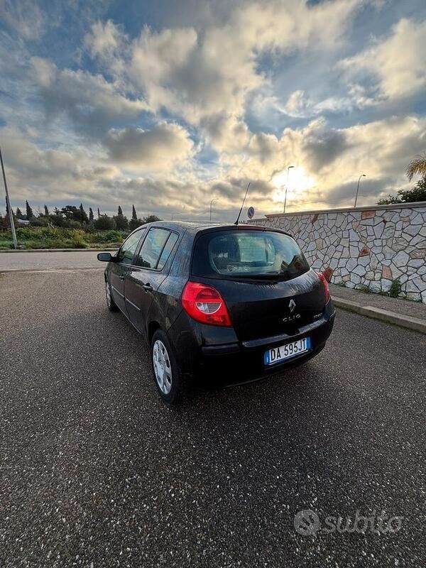 Usata Renault Clio II 2006 Verde Utilitaria