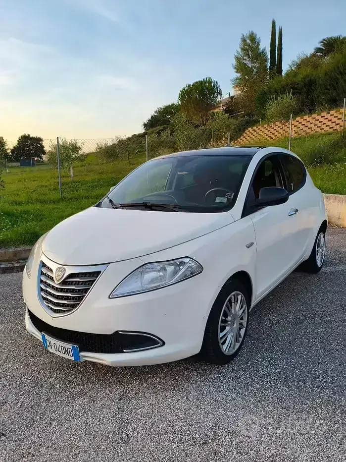 Usata Lancia Ypsilon Silver 69 CV (50 kW) 2011 Bianco Utilitaria