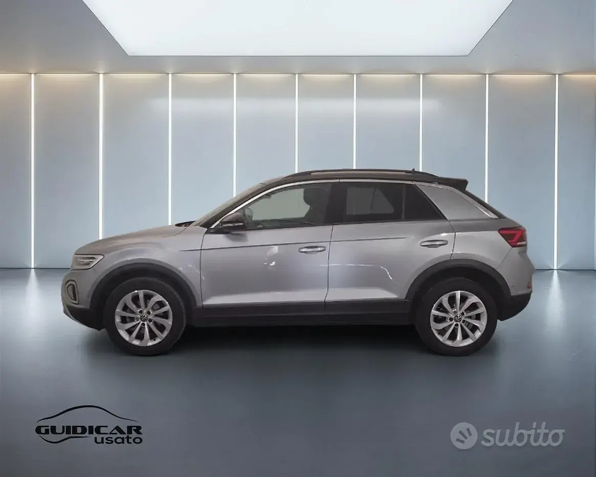 Usata VW T-Roc Edition 116 CV (85 kW) 2024 Grigio metallizzato chiaro SUV