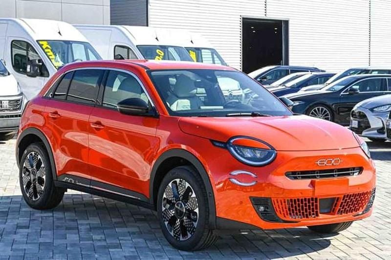 Nuova Fiat 600 La Prima 101 CV (74 kW) 2025 Blu SUV