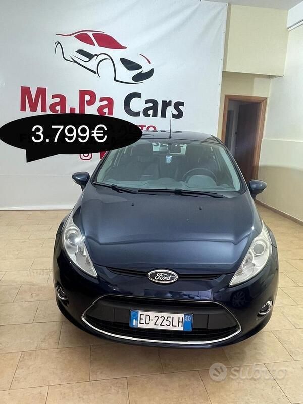 Blu Usata 2010 Ford Fiesta Due volumi | 3499 € (Buon prezzo) - Immagine 1/4