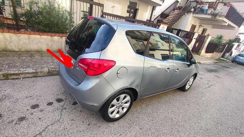 Usata Opel Meriva 110 CV (80 kW) 2011 Argento Monovolume