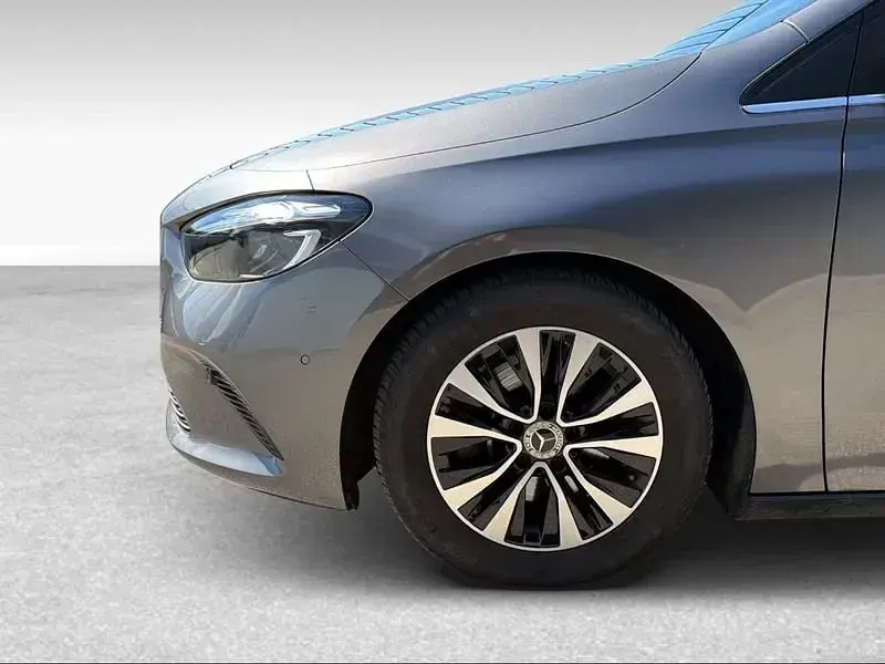 Usata Mercedes 180 Advanced 116 CV (85 kW) 2023 Grigio Berlina
