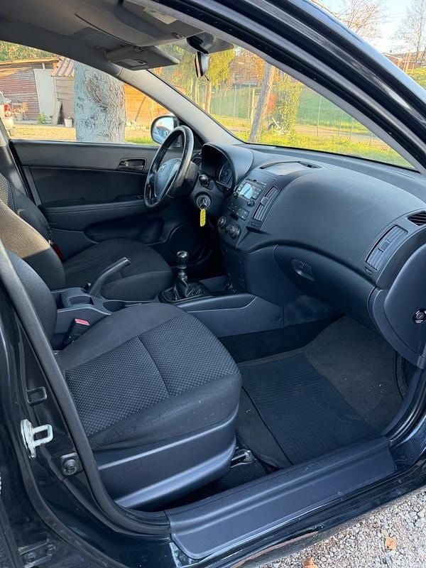 Usata Hyundai i30 89 CV (65 kW) 2010 Nero Station wagon