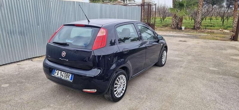 Usata Fiat Punto Lounge 85 CV (62 kW) 2015 Blu Utilitaria
