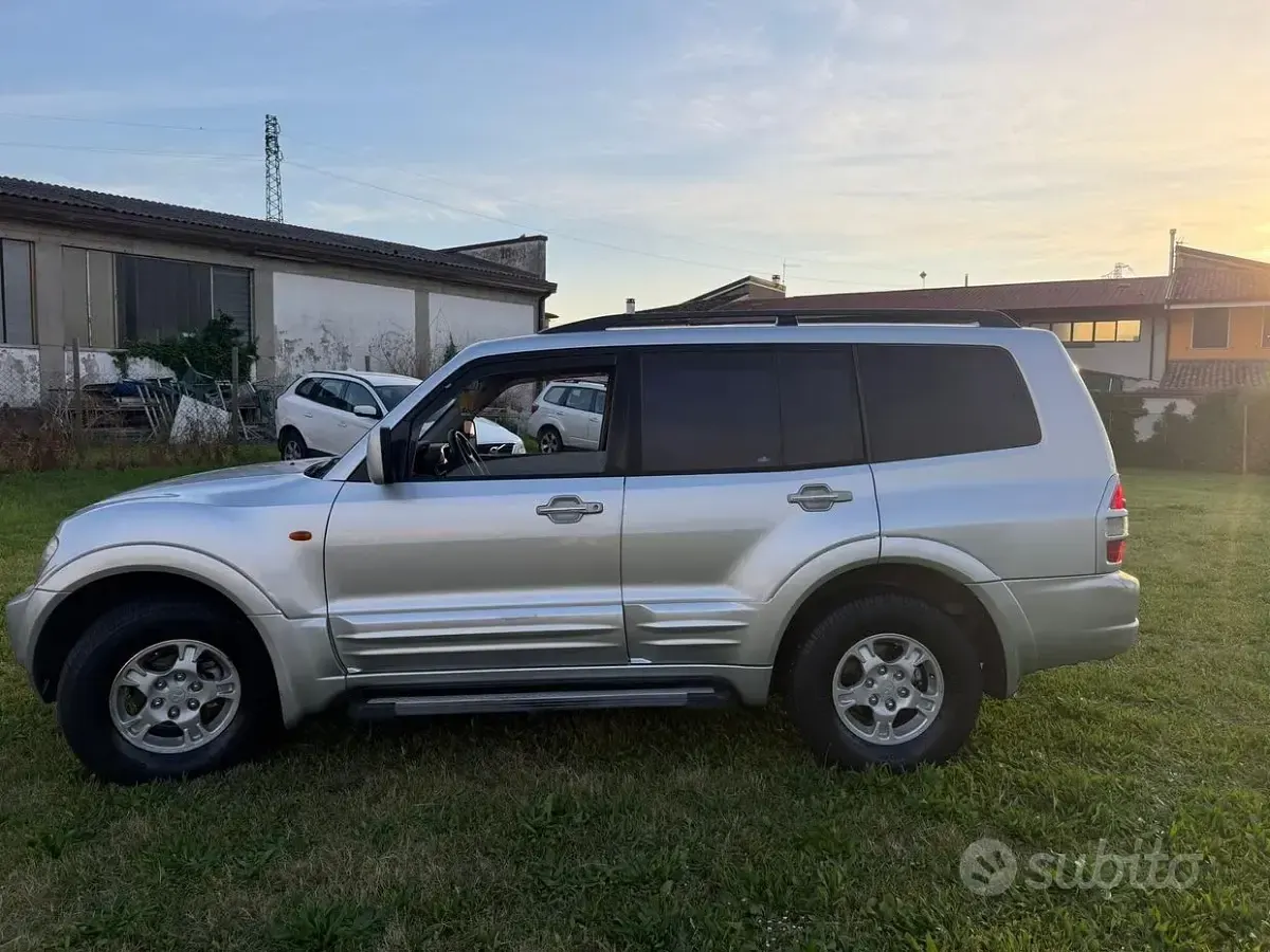 Usata Mitsubishi Pajero 165 CV (121 kW) 2001 Grigio SUV