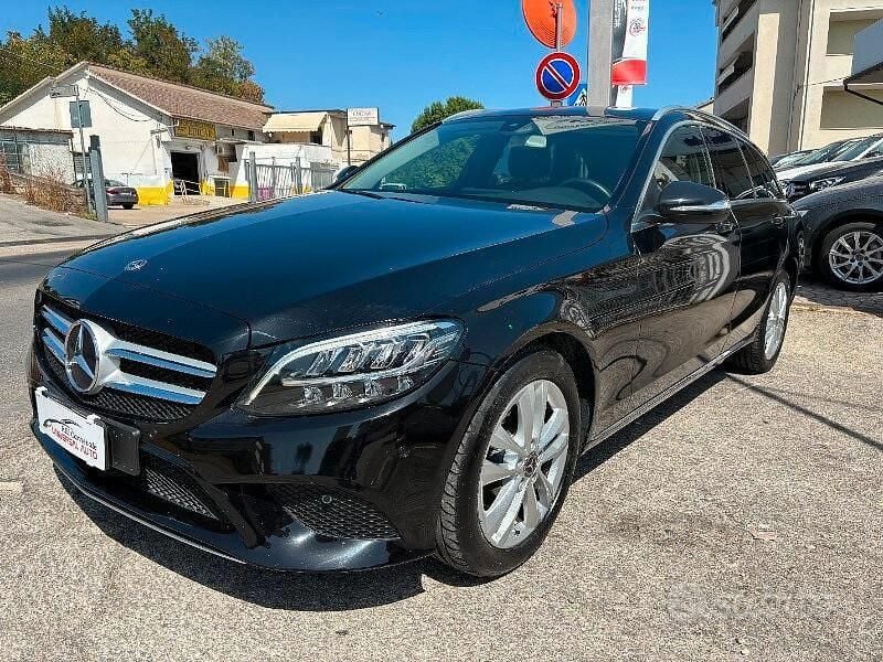Usata Mercedes C220 194 CV (142 kW) 2018 Nero Station wagon