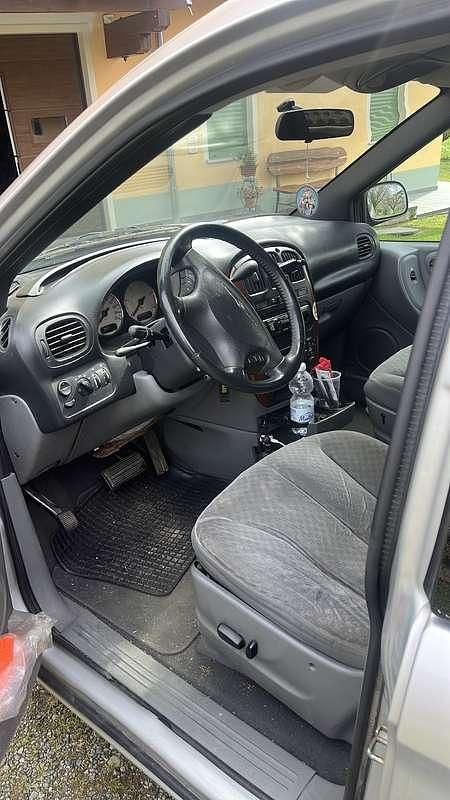 Usata Chrysler Voyager 150 CV (110 kW) 2004 Monovolume