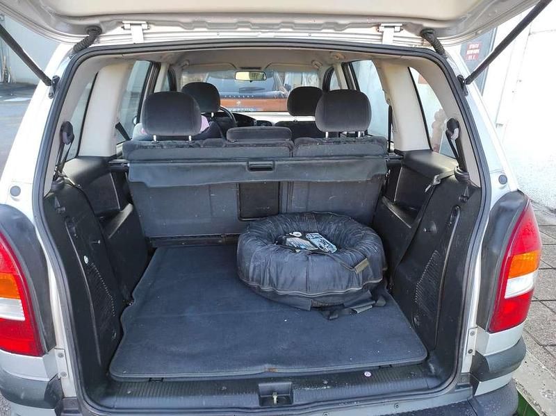 Usata Opel Zafira Elegance 125 CV (91 kW) 2002 Grigio Monovolume