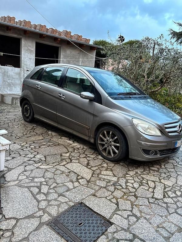 Usata Mercedes B180 2007 Grigio Monovolume