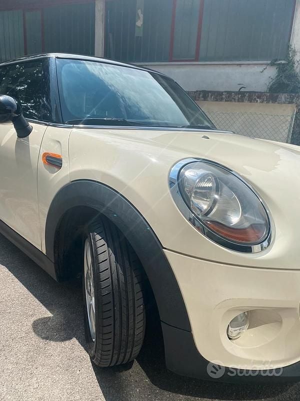 Bianco Usata 2016 Mini Cooper Due volumi | 11.500 € (Ottimo prezzo) - Immagine 1/4
