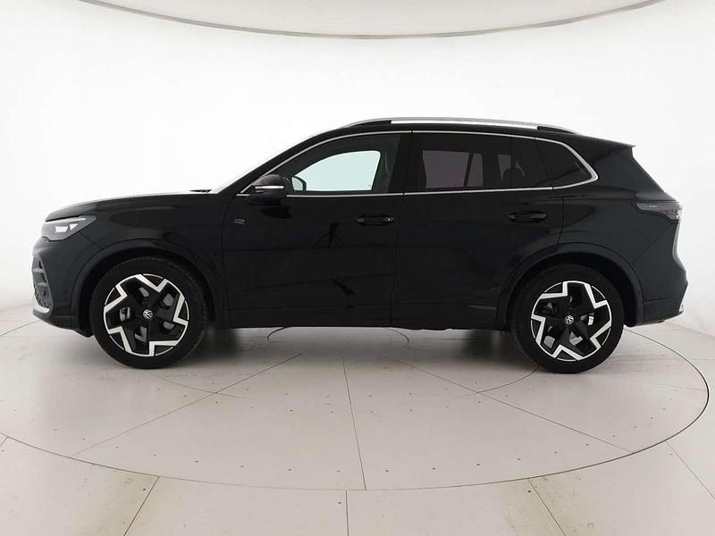 Usata VW Tiguan R-line Plus 150 CV (110 kW) 2025 Grenadill black metallizzato SUV