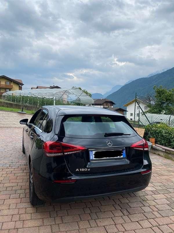 Usata Mercedes A180 116 CV (85 kW) 2021 Nero Berlina