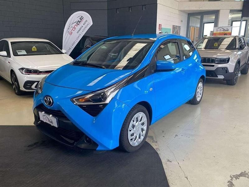 Blu Usata 2020 Toyota Aygo Connect Style Due volumi | 10.500 € (Ottimo prezzo) - Immagine 1/4