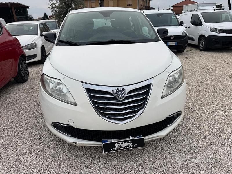 Usata Lancia Ypsilon Gold 69 CV (50 kW) 2012 Bianco Utilitaria