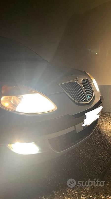 Usata Lancia Ypsilon 60 CV (44 kW) 2004 Blu Utilitaria