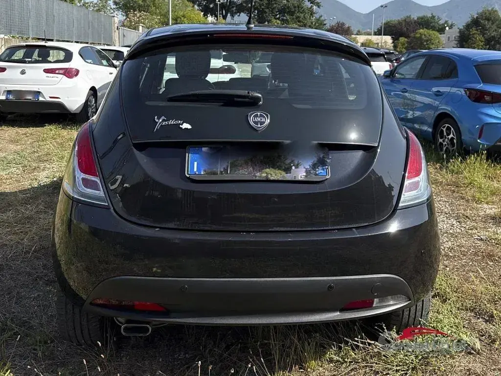 Usata Lancia Ypsilon 69 CV (50 kW) 2015 Nero Utilitaria