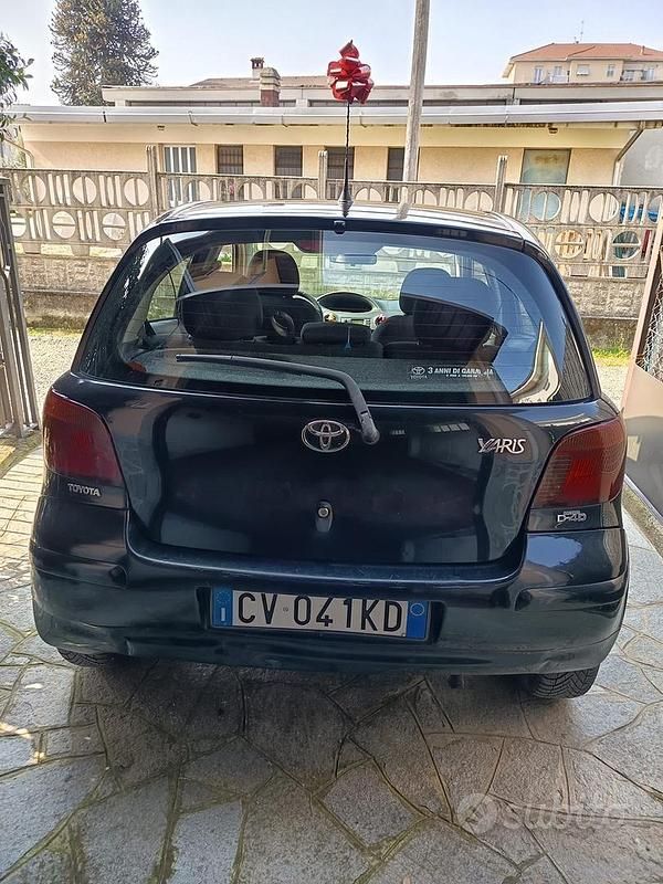 Usata Toyota Yaris 75 CV (55 kW) 2005 Nero Berlina