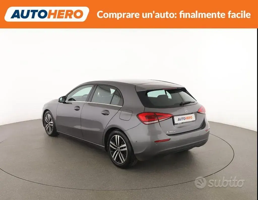 Gebraucht Mercedes A180 Business 116 PS (85 kW) 2019 Grau Limousine