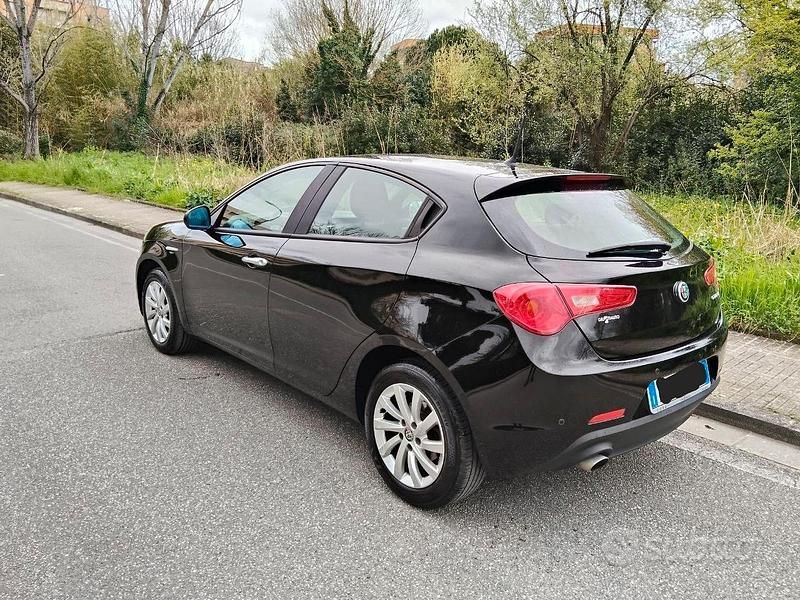 Usata Alfa Romeo Giulietta 120 CV (88 kW) 2018 Nero Utilitaria