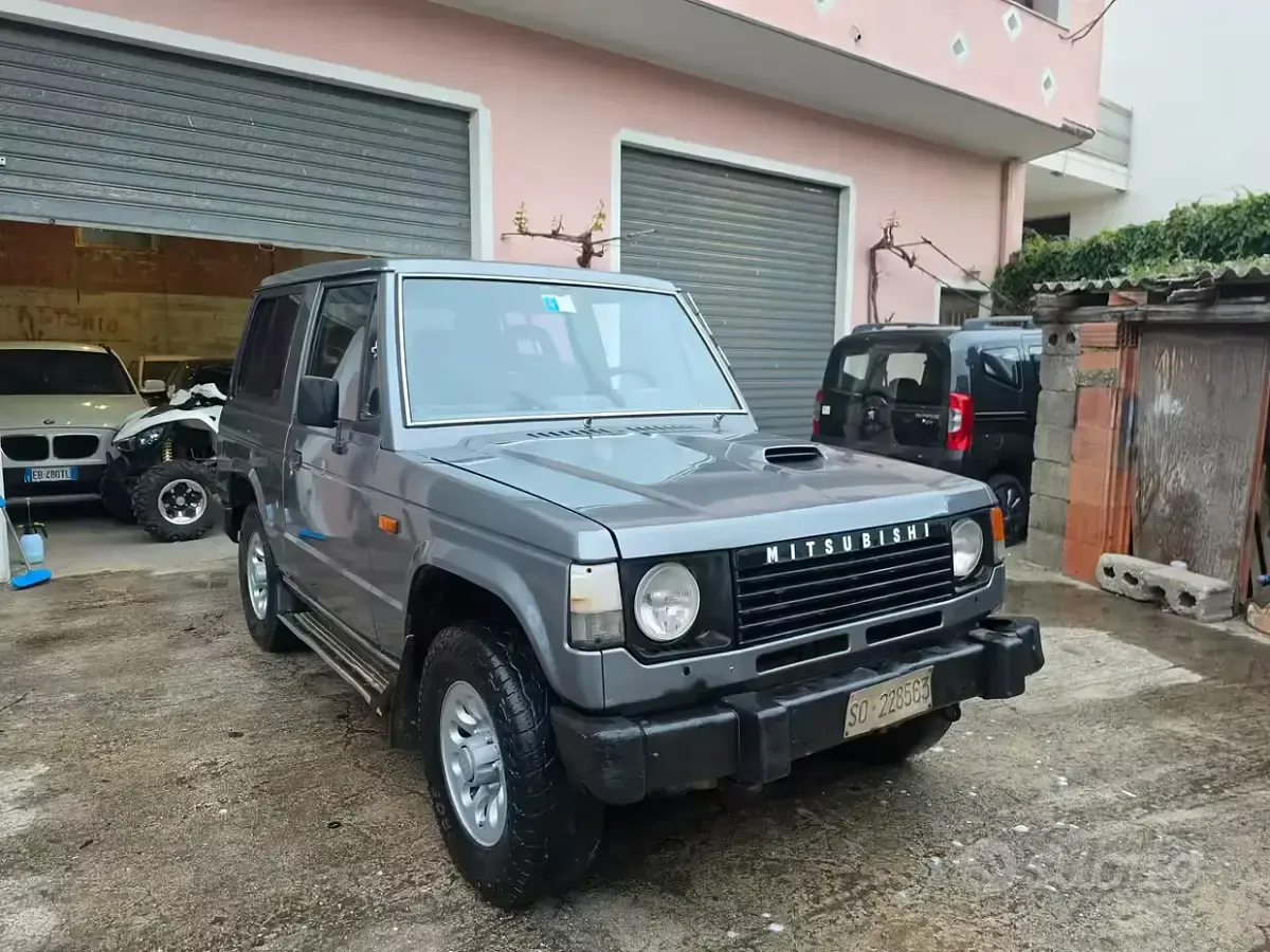 Usata Mitsubishi Pajero Top 95 CV (69 kW) 1989 Grigio SUV