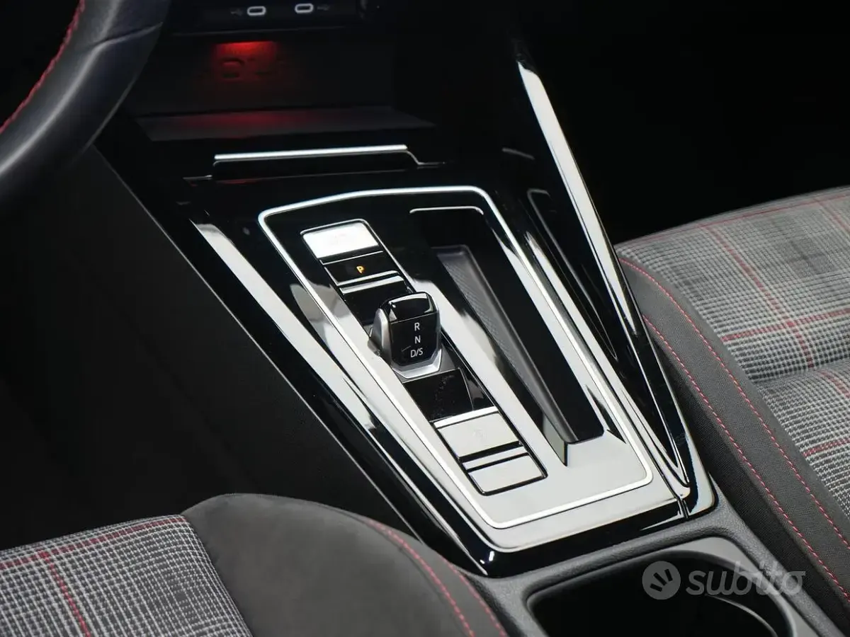 Usata VW Golf VIII GTI 245 CV (180 kW) 2022 Grigio Berlina