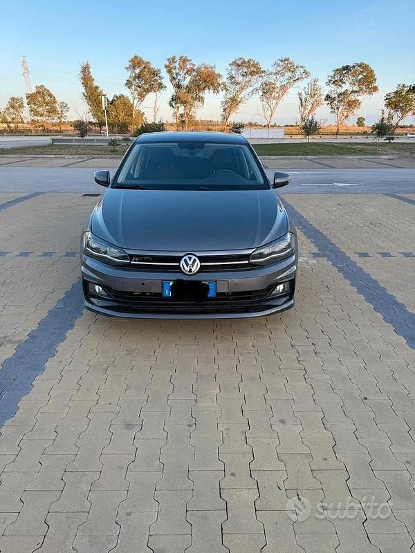 Usata VW Polo Sportline 90 CV (66 kW) 2019 Grigio Berlina