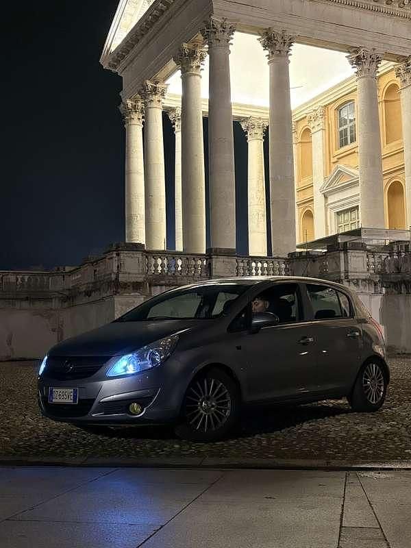 Usata Opel Corsa Enjoy 80 CV (58 kW) 2009 Berlina