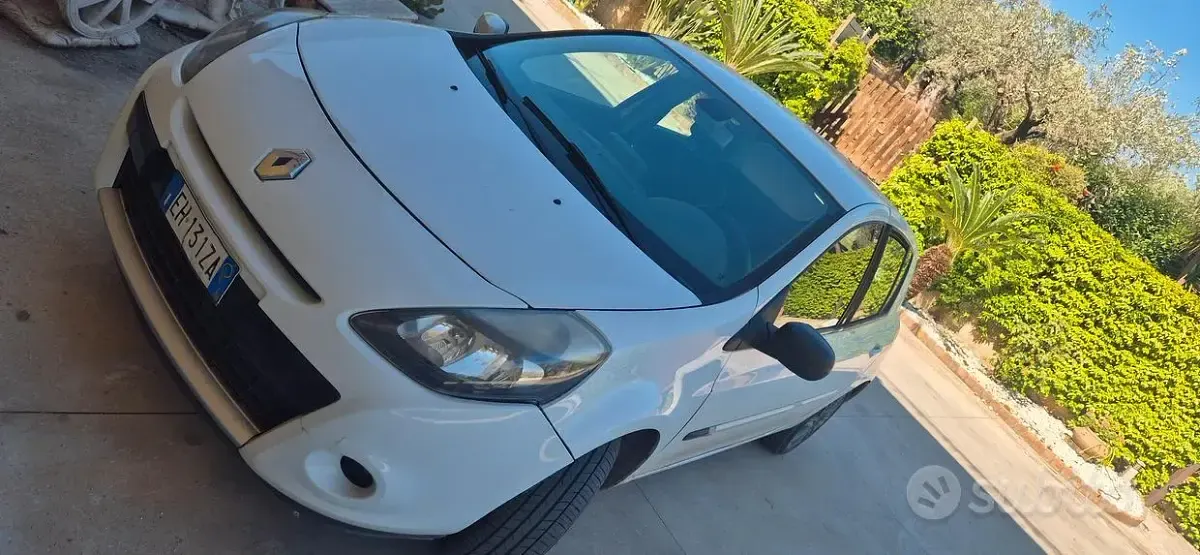 Usata Renault Clio III 75 CV (55 kW) 2011 Berlina