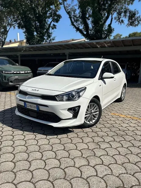Usata Kia Rio Style 85 CV (62 kW) 2022 Bianco Berlina