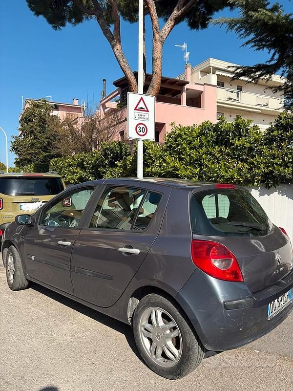 Usata Renault Clio II 2007 Grigio Berlina