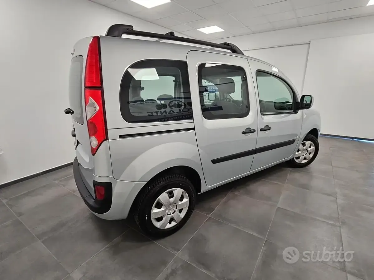 Usata Renault Kangoo 90 CV (66 kW) 2010 Grigio Monovolume