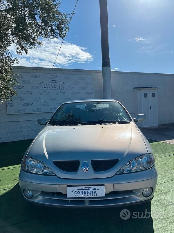 Usata Renault Mégane Cabriolet 107 CV (78 kW) 2000 Blu Cabrio