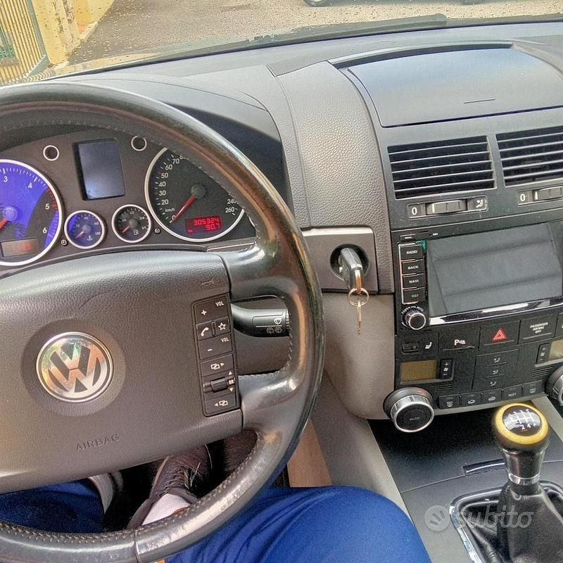 Usata VW Touareg 174 CV (127 kW) 2005 Grigio SUV