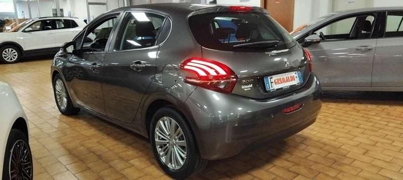 Usata Peugeot 208 Active 102 CV (75 kW) 2019 Grigio scuro / metallizzato Utilitaria