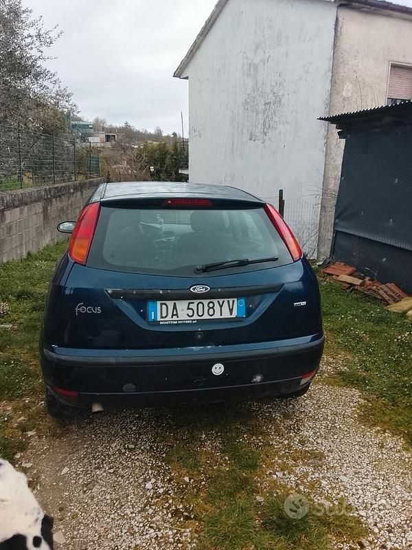 Usata Ford Focus 100 CV (73 kW) 2004 Blu Berlina