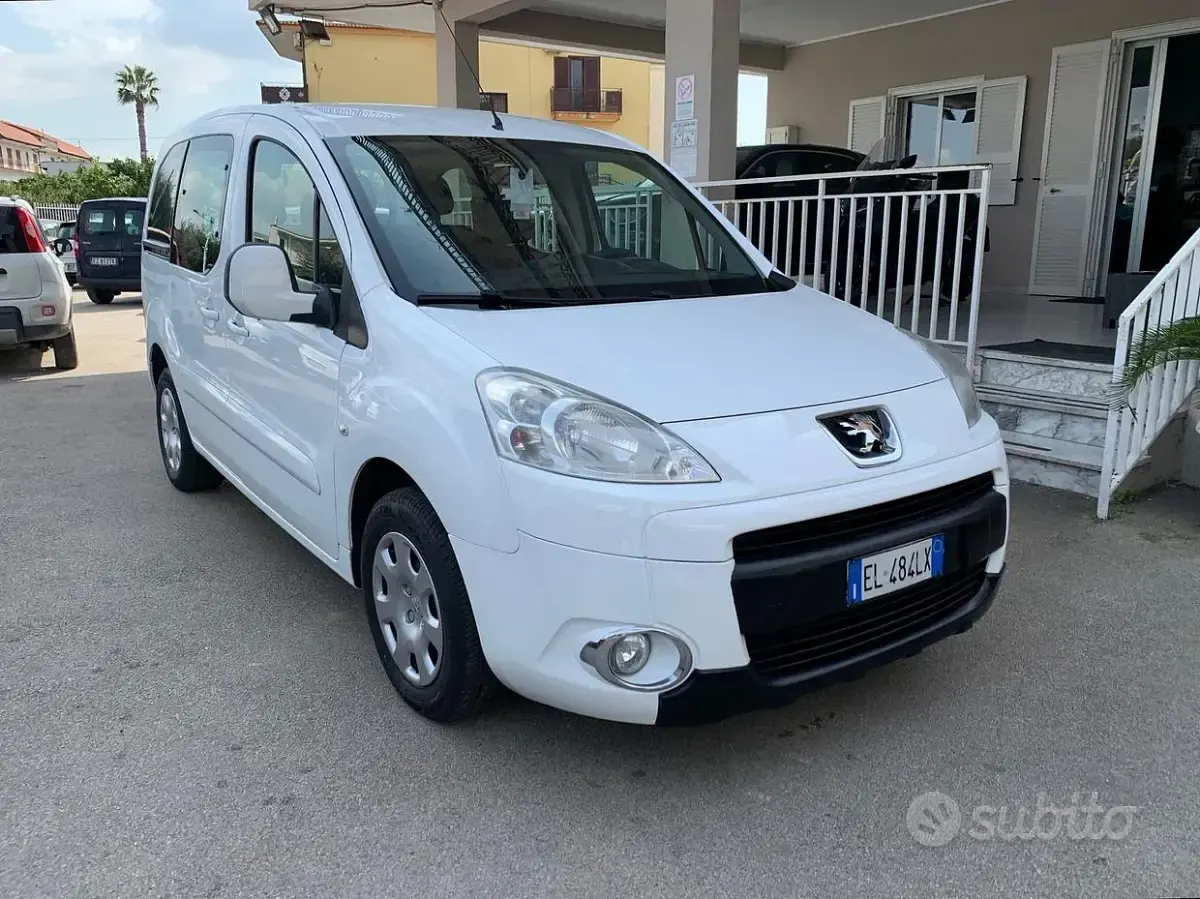 Usata Peugeot Partner Tepee 92 CV (67 kW) 2012 Bianco Monovolume