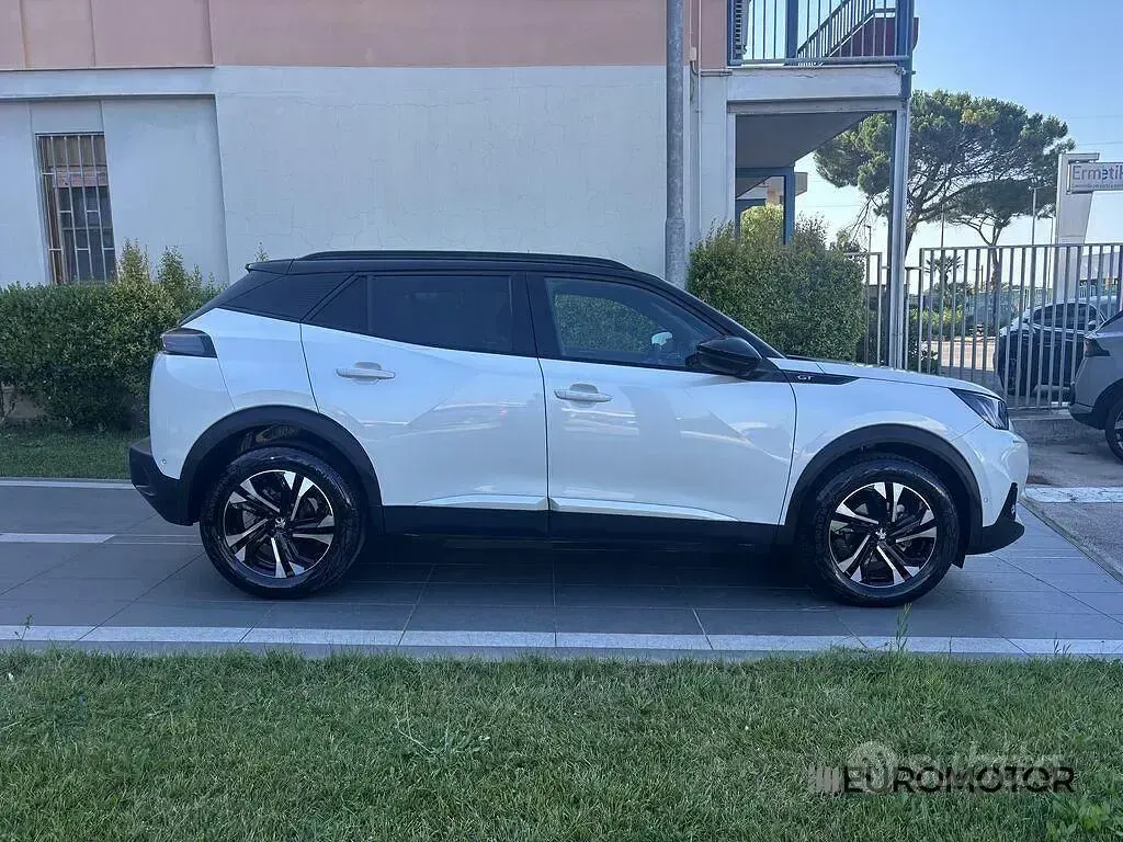Usata Peugeot 2008 GT 110 CV (80 kW) 2022 Bianco SUV